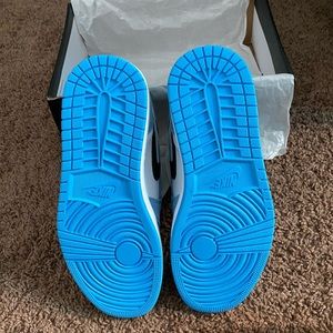 Air Jordan 1 University Blue